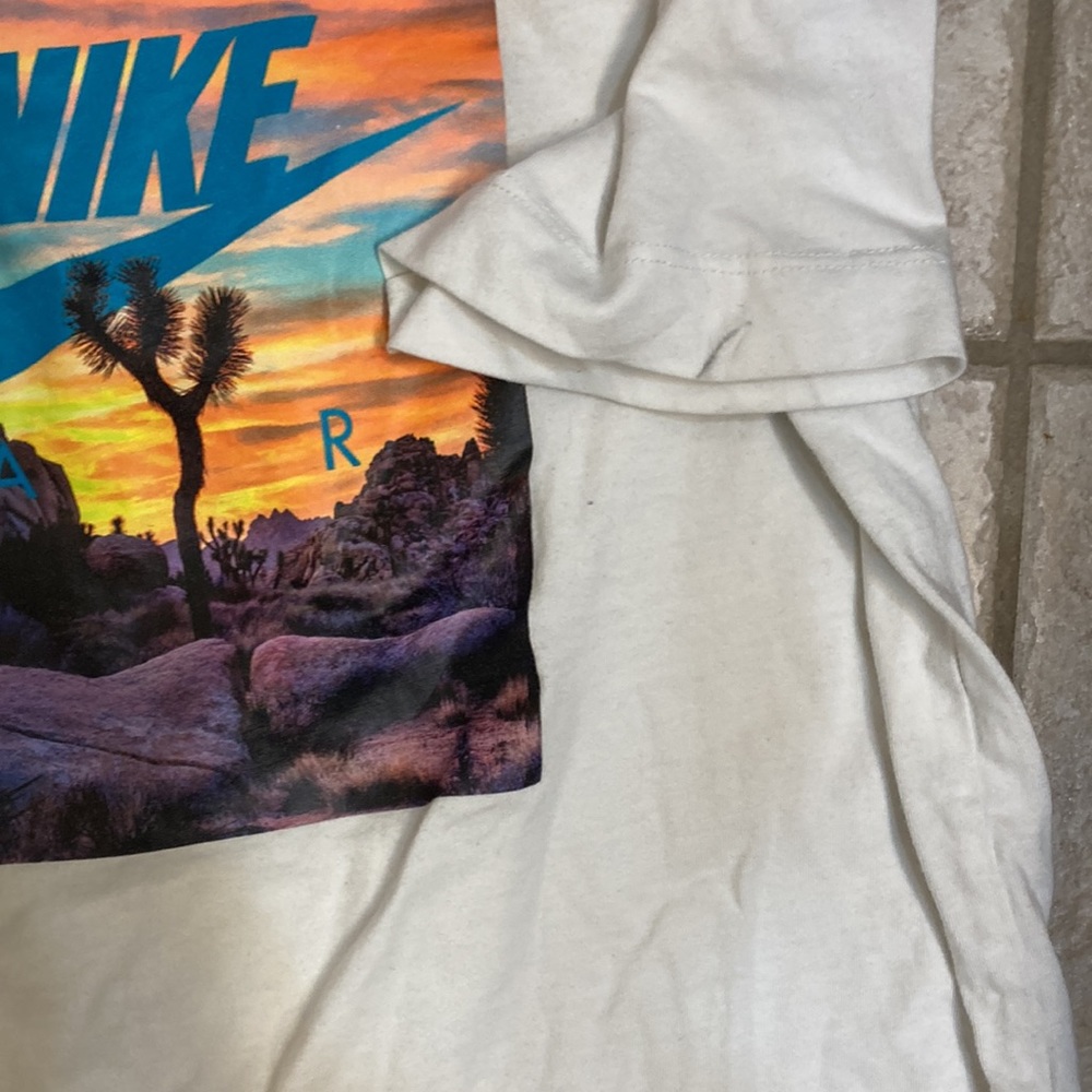 Nike tee - Picture 4 of 5